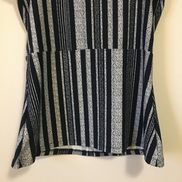 Dual Shoulder Strap Barcode Striped Button Down Tank - Picture 8 of 16